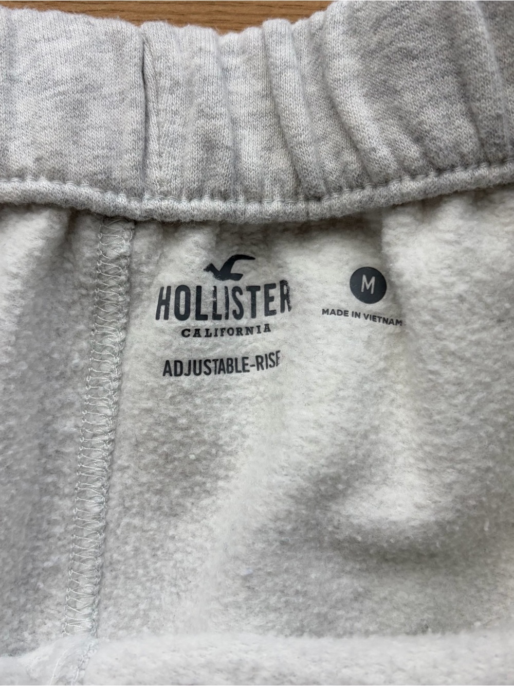 Hollister Light Gray Women’s Fleece Joggers - Picture 3 of 5
